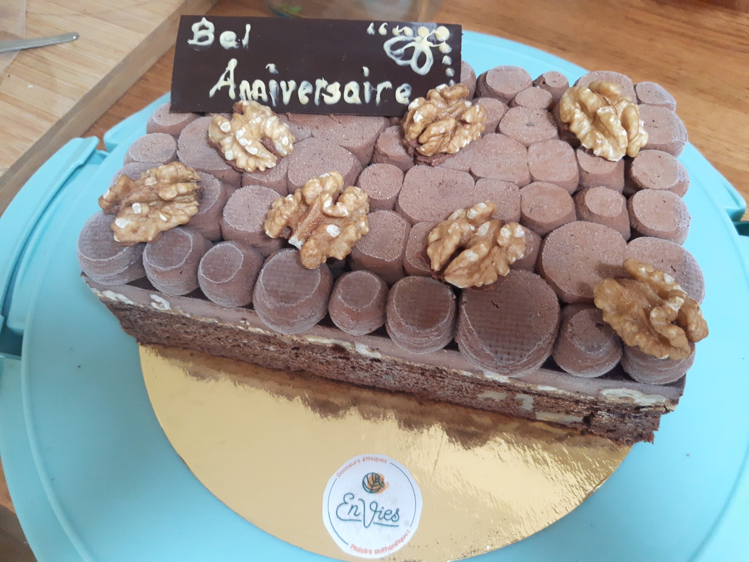 Royal au chocolat aux noix, sur plaque dorée